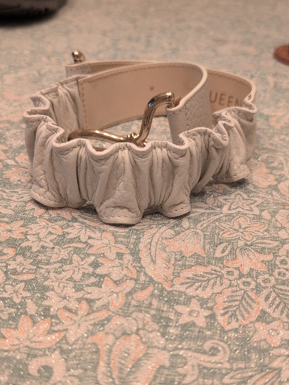 REBELQ WHITE RUCHED LEATHER BELT WITH GOLD HORSEBIT BUCKLE STATEMENT CHIC